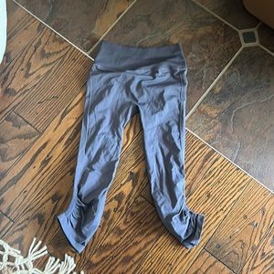 lululemon women 6 capri leggings